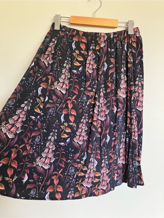 Dresses & Skirts - Black Floral Midi Skirt